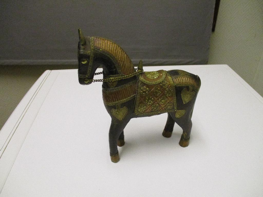 VINTAGE  AMBACHTELIJK HOUTEN SCULPTUUR MARWARI-PAARD, Antiek en Kunst, Kunst | Beelden en Houtsnijwerken, Ophalen of Verzenden