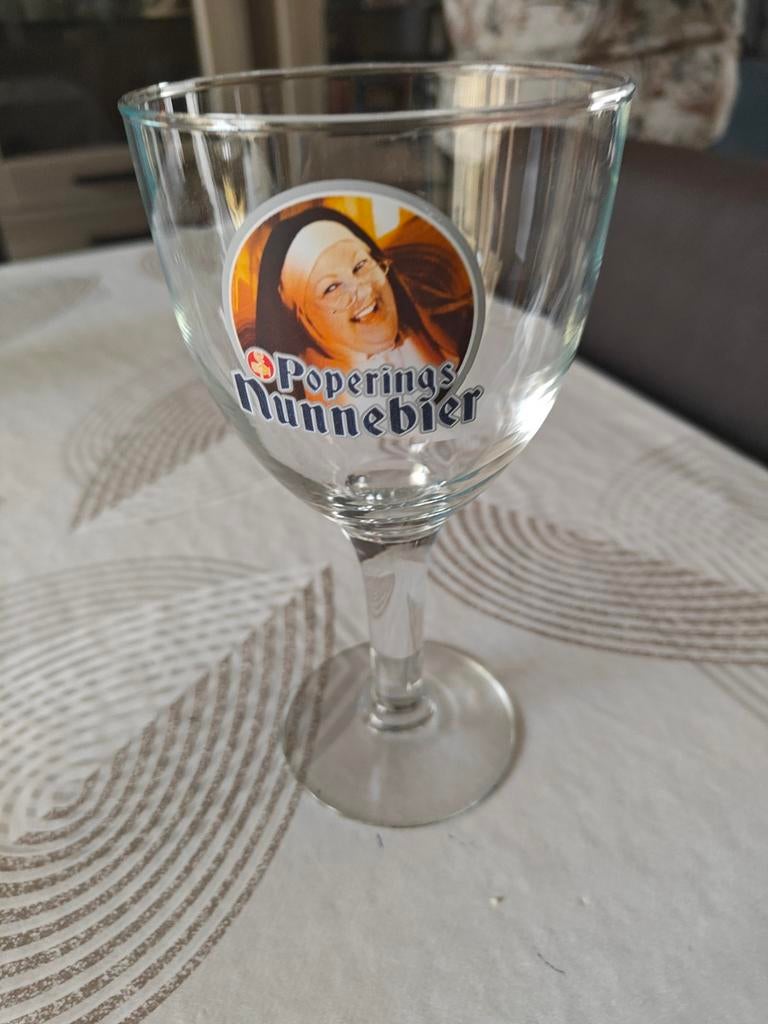 Bier en wijn glazen, Ophalen