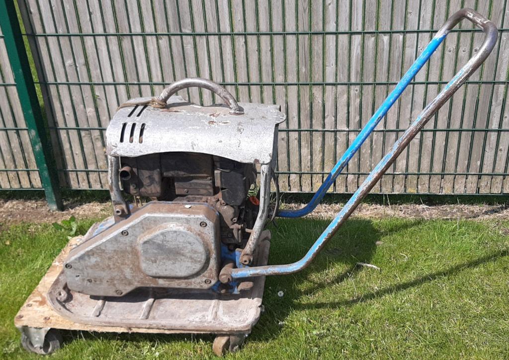 Te huur: Trilplaat 114kg diesel, Ophalen, Gebruikt