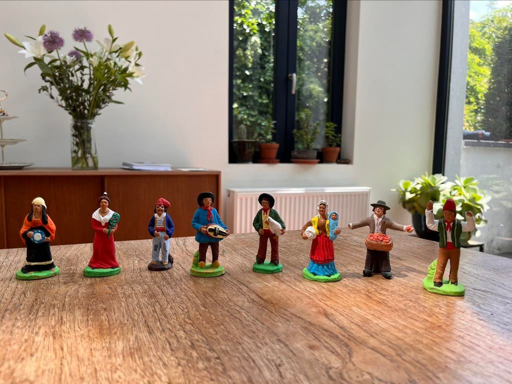 Figurines en porcelaine (série de 8), Enlèvement, Comme neuf