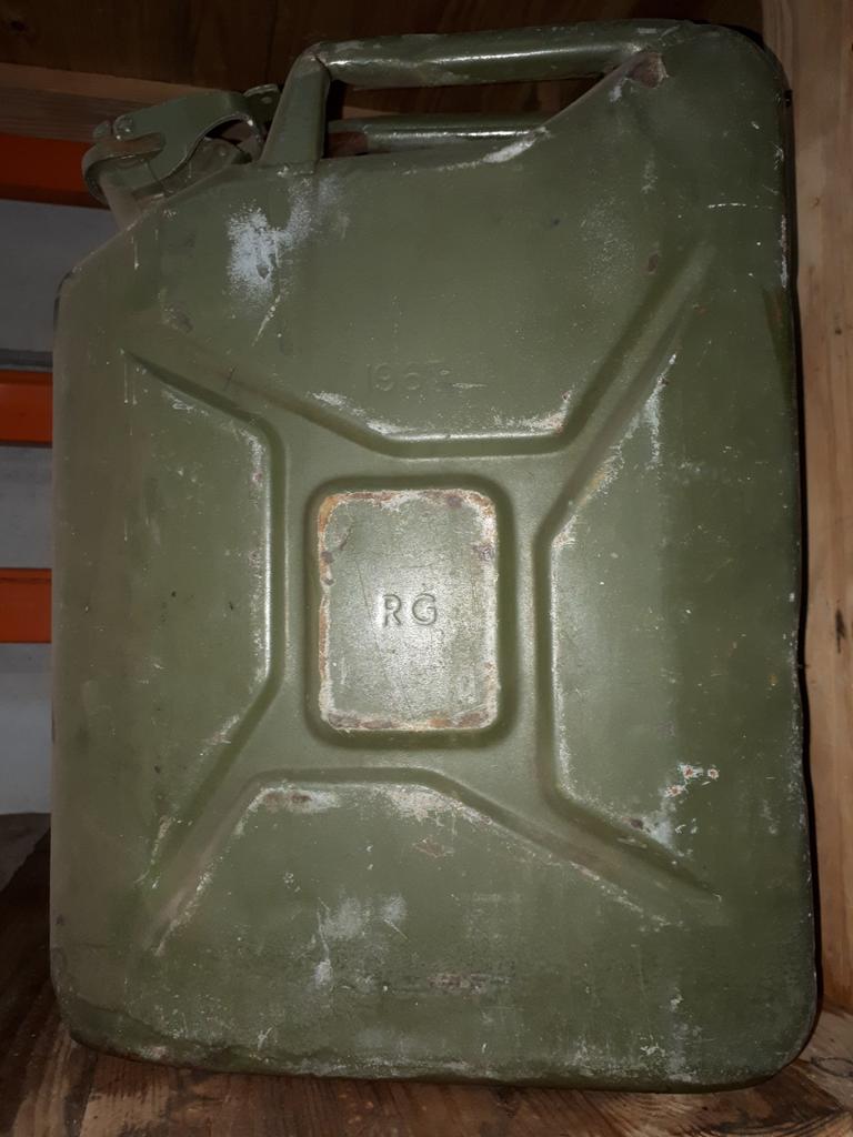 Jerrycan, Ophalen