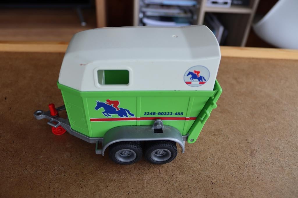 Playmobil - Van à chevaux vert, Enlèvement