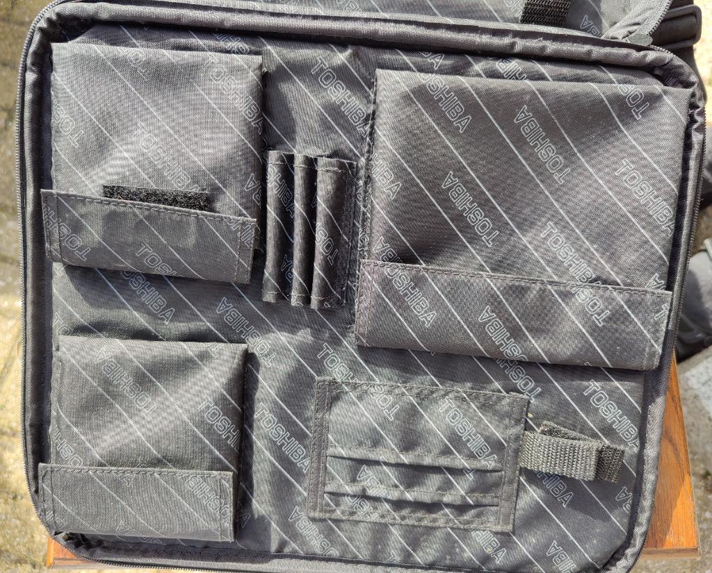 Toshiba draagtas voor laptop, Enlèvement ou Envoi, 15 pouces, Utilisé, Porte-document