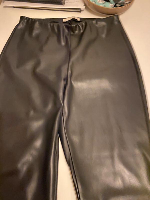Nieuwe broek in namaakleder te groot gekocht., Kleding | Dames, Ophalen of Verzenden, Nieuw, Maat 42/44 (L), Zwart