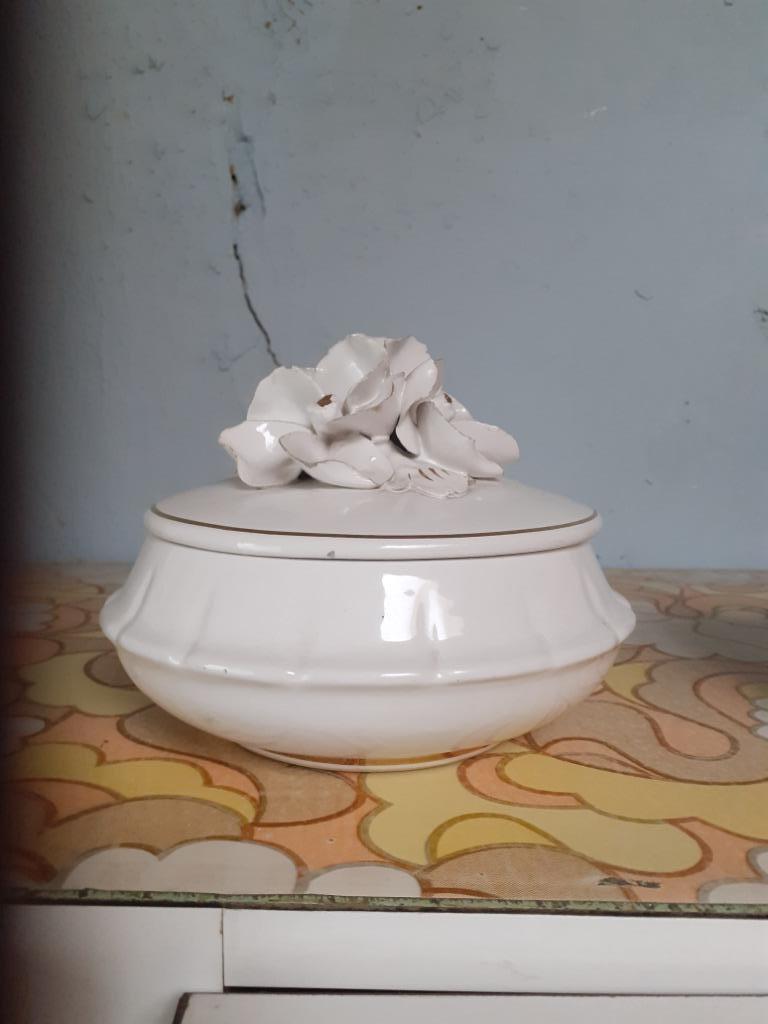 Porceleinen potje met deksel "bloemen", Antiek en Kunst, Antiek | Keramiek en Aardewerk, Ophalen of Verzenden