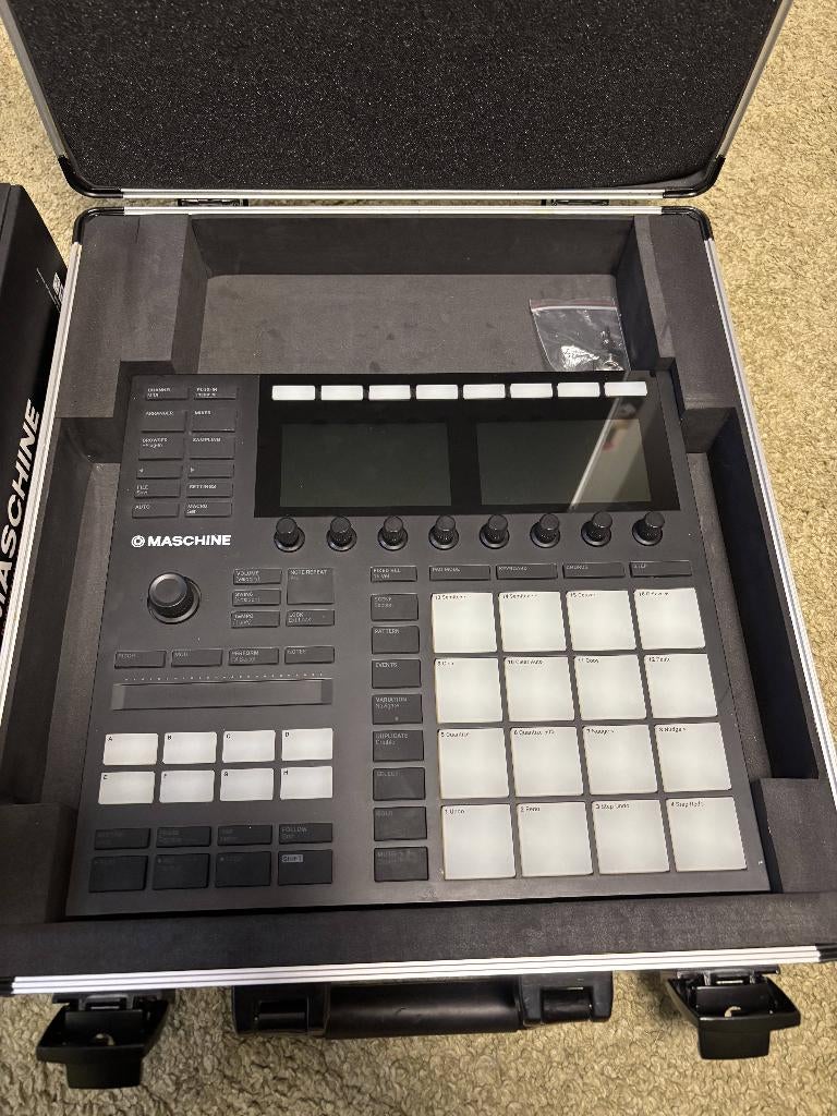 NI maschine Mk3 in flightcase en originele doos, Muziek en Instrumenten, Ophalen, Zo goed als nieuw