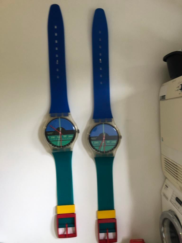 Swatch xl wandklok 1987 twee dezelfde  125€/stuk, Ophalen, Gebruikt, Wandklok