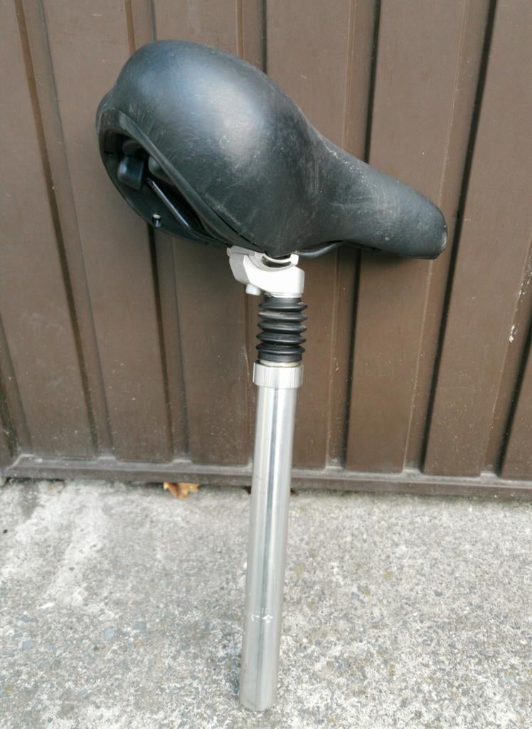 Selle de vélo en bon état général propre costo fonctionne bi