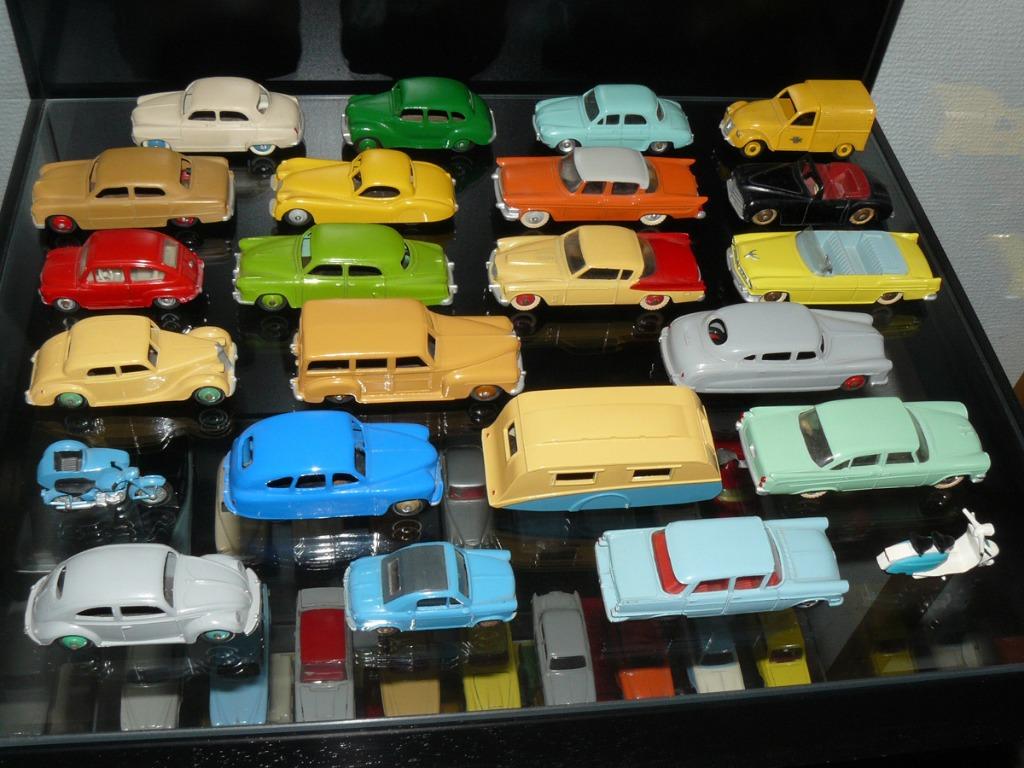 Indrukwekkende collectie oude miniatuurauto's (560 stuks), Ophalen