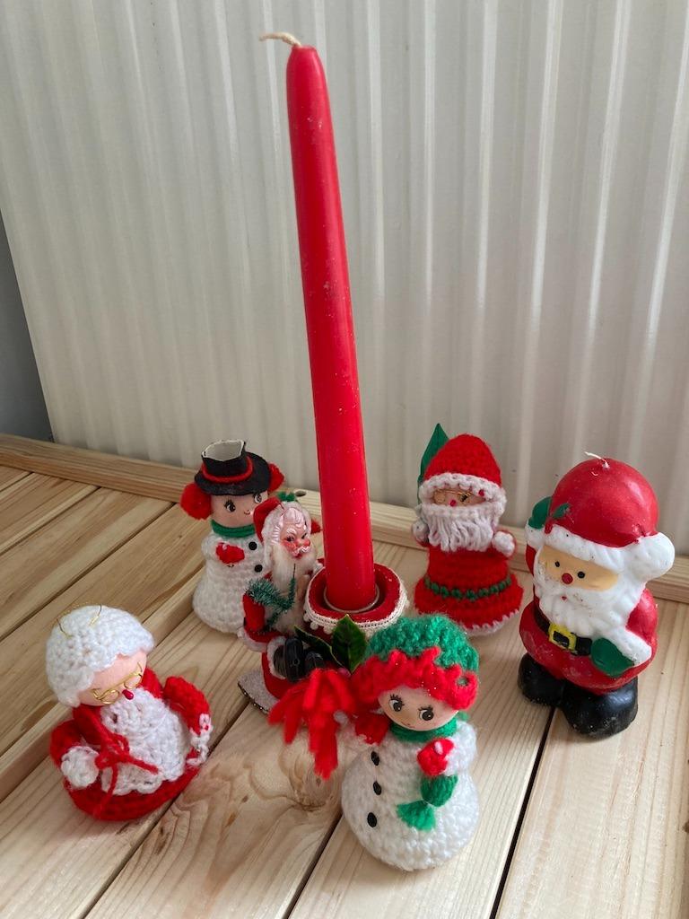Kerstfiguren op isomo + 2 kaarsen vintage, Enlèvement ou Envoi, Utilisé