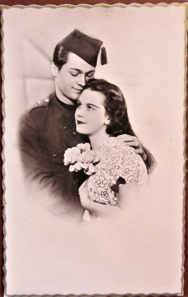 POSTKAART MILITAIR- SOLDAAT MET VRIENDIN, Verzamelen, Ophalen of Verzenden, Ongelopen