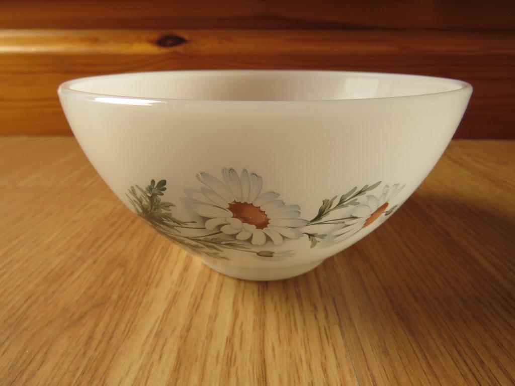 vintage arcopal bol motifs fleuris pâquerettes, Ophalen of Verzenden, Zo goed als nieuw, Kom(men)