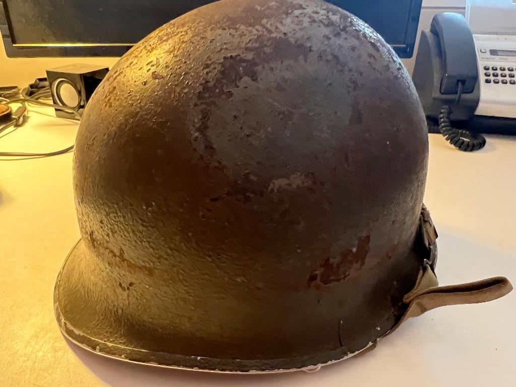 US M1-helm ww2 geïdentificeerd en voorzien van kinriemen, Ophalen of Verzenden
