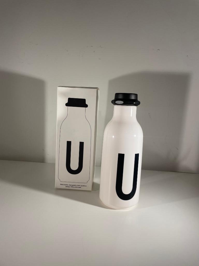 Gourde avec lettre U - Design Letters - Arne Jacobsen, Neuf, Uni, Enlèvement, Autres matériaux