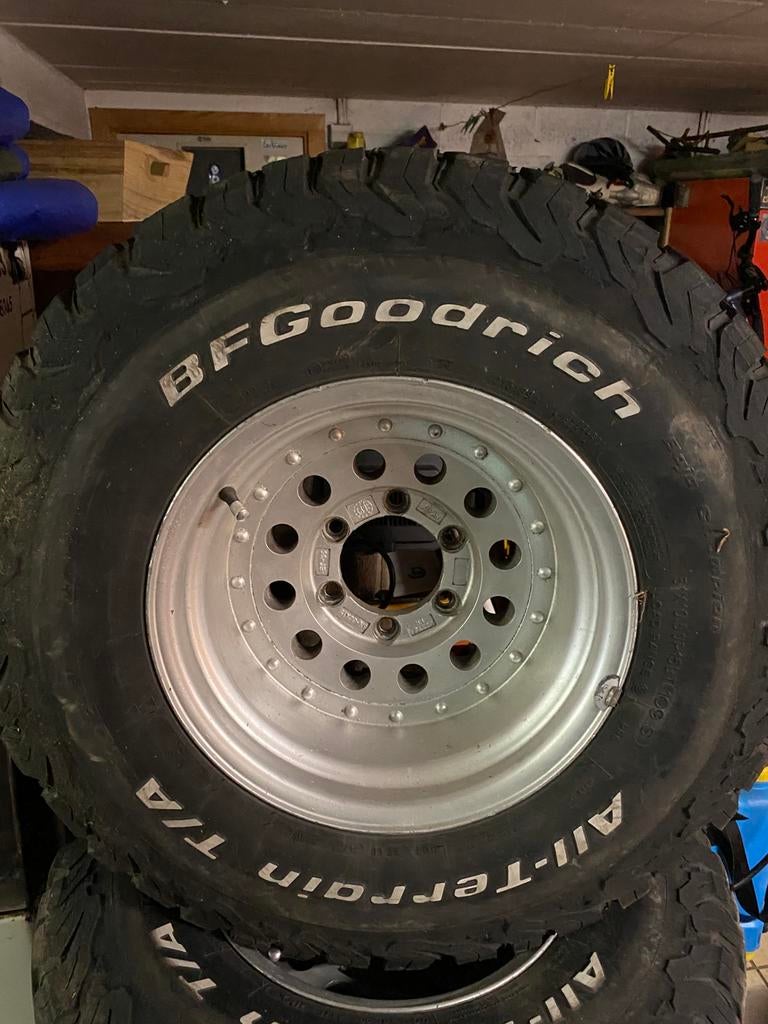Velg uw 44-banden, Ophalen, Zo goed als nieuw