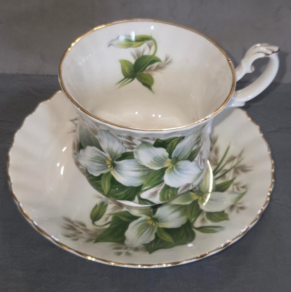 Tasse Royal Albert porcelaine anglaise, Antiek en Kunst, Ophalen of Verzenden