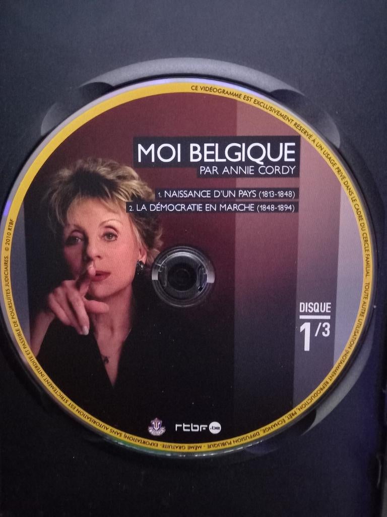 MOI BELGIQUE par Annie Cordy Coffret 3 DVD 📀 📀 📀, Enlèvement ou Envoi, Coffret, Politique ou Histoire, Comme neuf