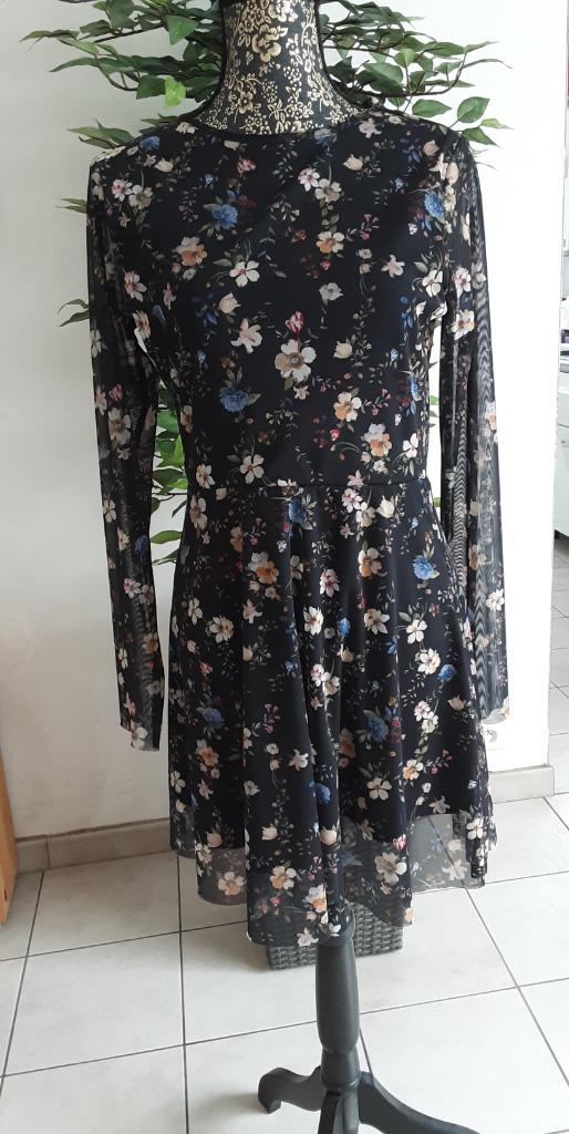 Robe neuve courte fleurie manches longues 40/42, Vêtements | Femmes, Robes, Neuf, Taille 38/40 (M), Enlèvement ou Envoi, Au-dessus du genou