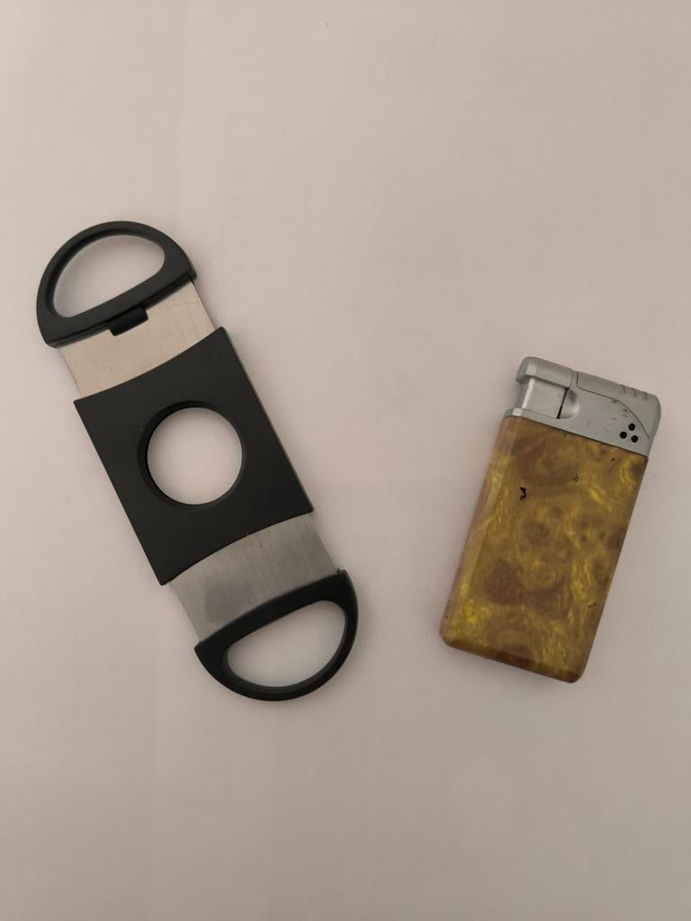 Coupe cigare guillotine et briquet chalumeau, Ophalen, Aansteker