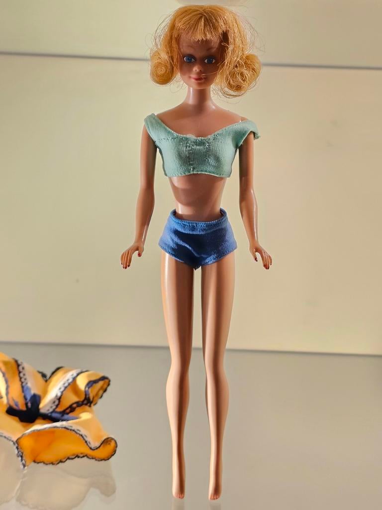 Vintage 1962 Eerste Midge Barbiepop in origineel badpak, Antiek en Kunst, Ophalen of Verzenden