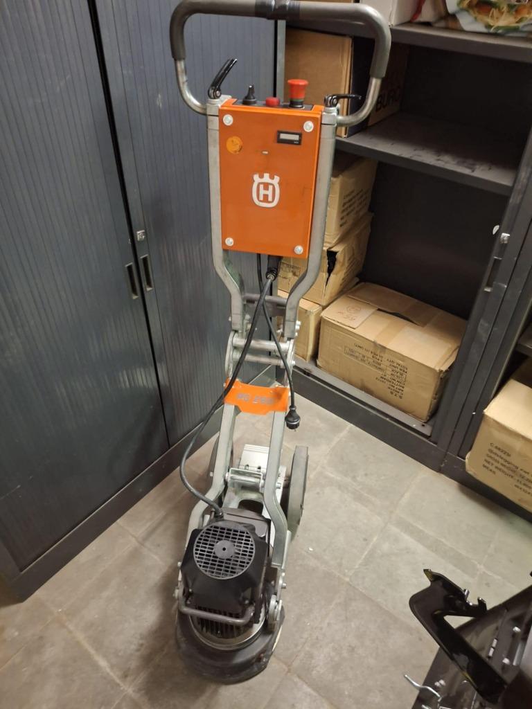 Husqvarna, Bricolage & Construction, Outillage | Ponceuses, Enlèvement, Comme neuf, Ponceuse orbitale