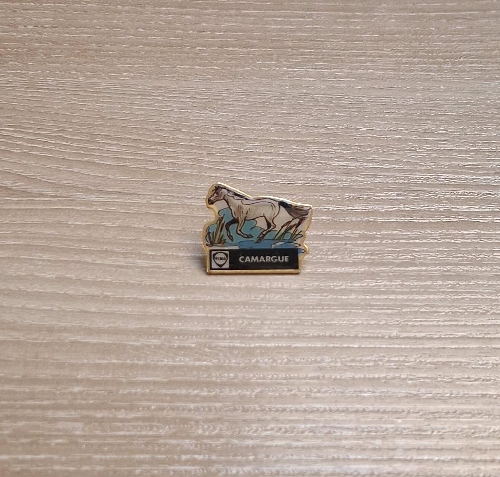 PIN - CAMARGUE - FINA - PAARD - CHEVAL, Envoi, Utilisé, Autres sujets/thèmes, Insigne ou Pin's