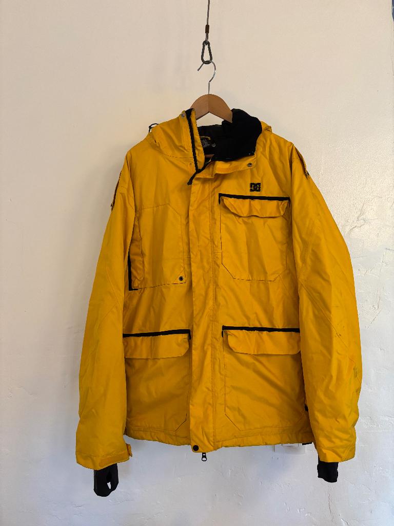 DC yellow snowboard jacket - men - Large, Maat 52/54 (L), Geel, Ophalen of Verzenden, Zo goed als nieuw