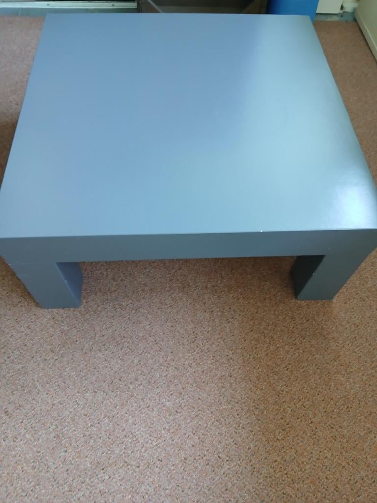 Vierkante grijze houten salontafel, Ophalen, Zo goed als nieuw