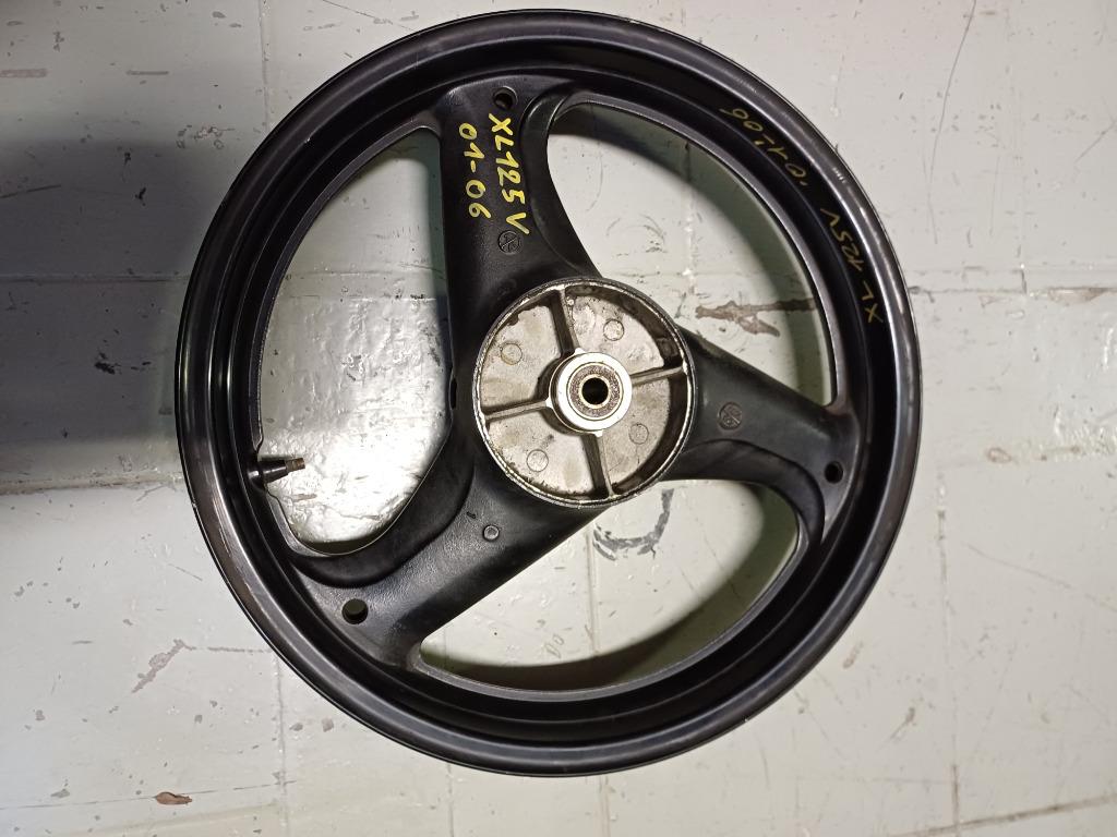 honda varadero 125 achterwiel velg, Motoren, Ophalen of Verzenden, Gebruikt