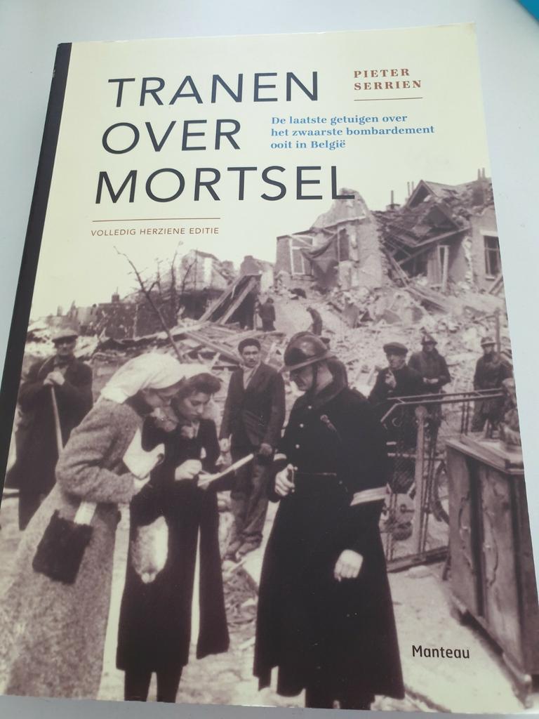 Pieter Serrien - Tranen over Mortsel. GESIGNEERD met opdrach, Ophalen of Verzenden, Zo goed als nieuw, Pieter Serrien
