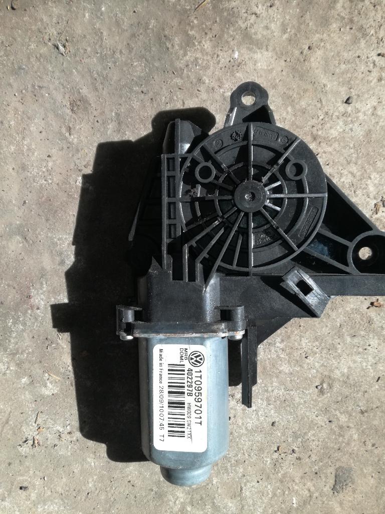 Moteur lève-vitre Skoda Octavia 1.9TDI de 2010 + vis, Autos : Pièces & Accessoires, Enlèvement, Skoda