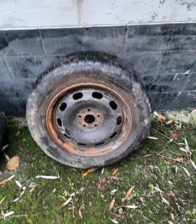 1 VW Golf 4 15 inch stalen velgen (5x100), Ophalen, Gebruikt, Seat