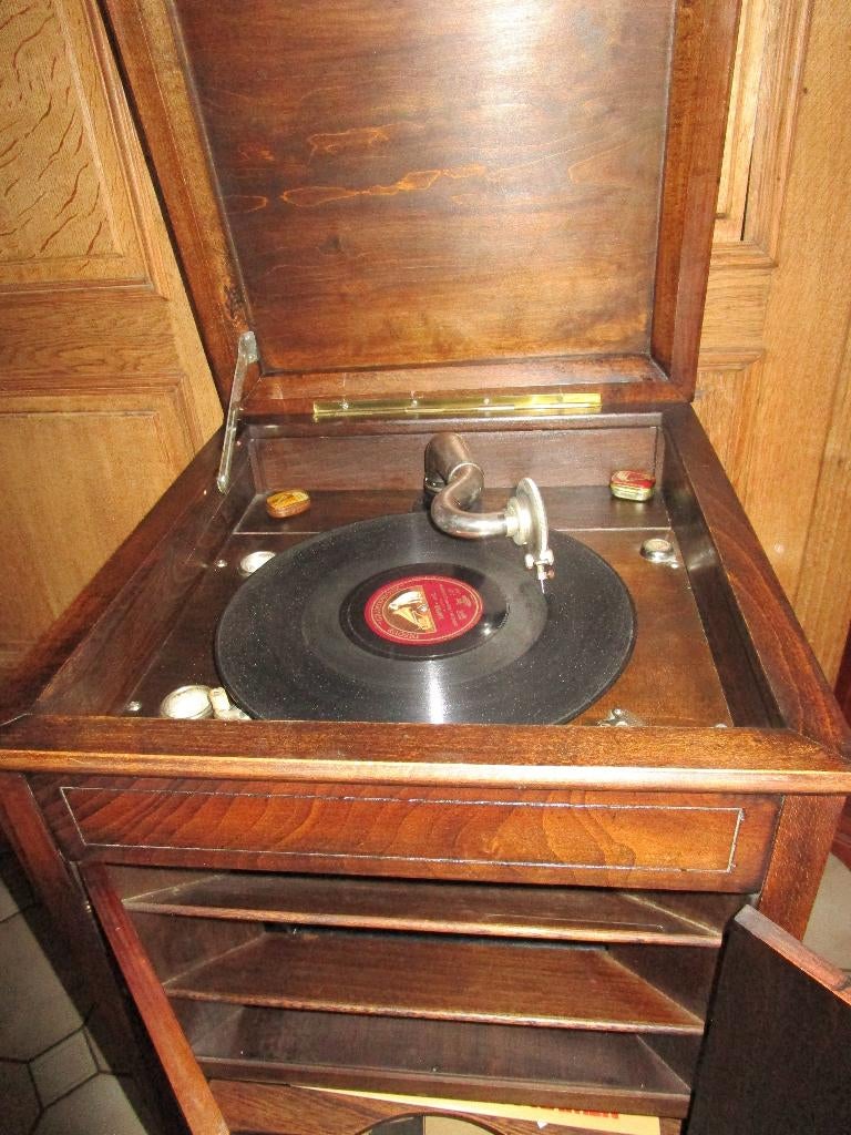 antieke gramofoon, Ophalen