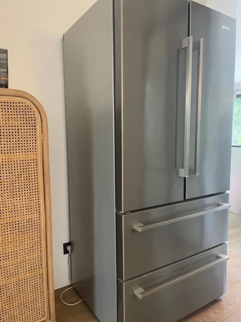 Vous recherchez un réfrigérateur élégant et spacieux SMEG ?, Electroménager, 160 cm ou plus, Enlèvement, Utilisé, 100 à 150 litres