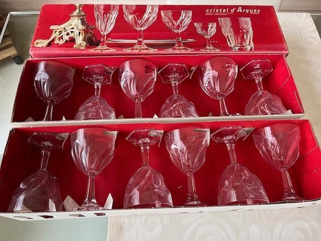 12 verres à vin en cristal d'arques, Enlèvement, Comme neuf, Autres types