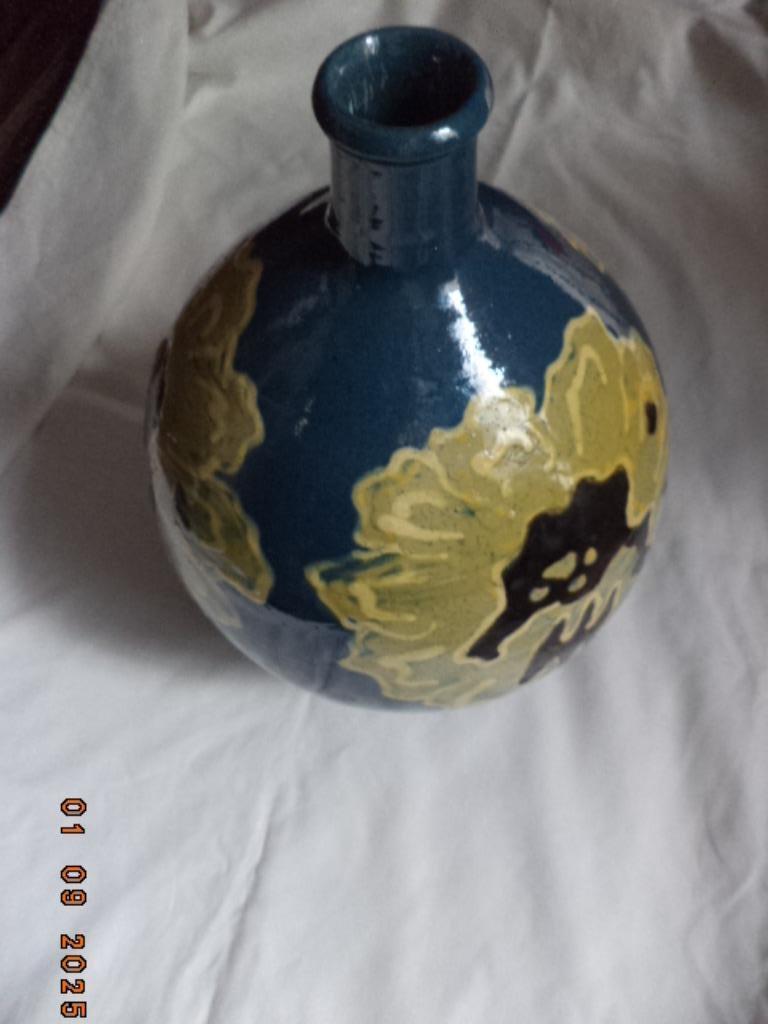 Design vaas, getekend. Te verkrijgen met of zonder voet., Maison & Meubles, Accessoires pour la Maison | Vases, Comme neuf, Noir