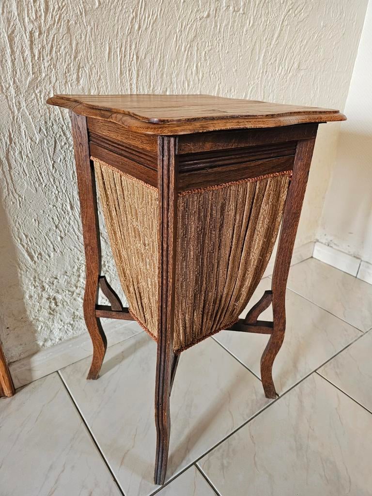 Naai en breikastjes bijzettafeltje. Naaimand, Ophalen, Gebruikt