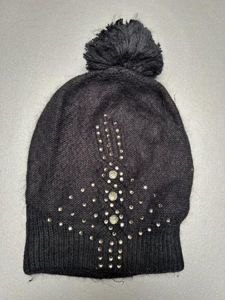 Nieuwe zwarte hoed met pompon en strass-steentjes, Sans marque, Ophalen of Verzenden, Nieuw, Muts