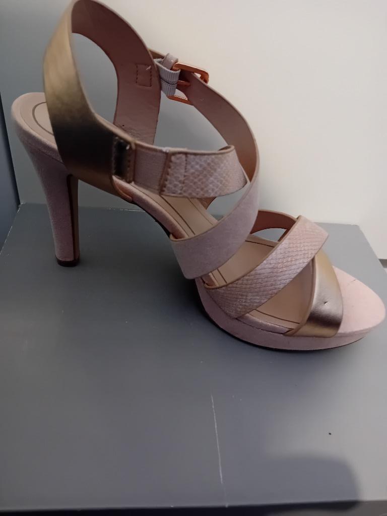 Sandales brides à talon rose pointure 40, Rose, Chaussures à haut talons, Comme neuf, Enlèvement