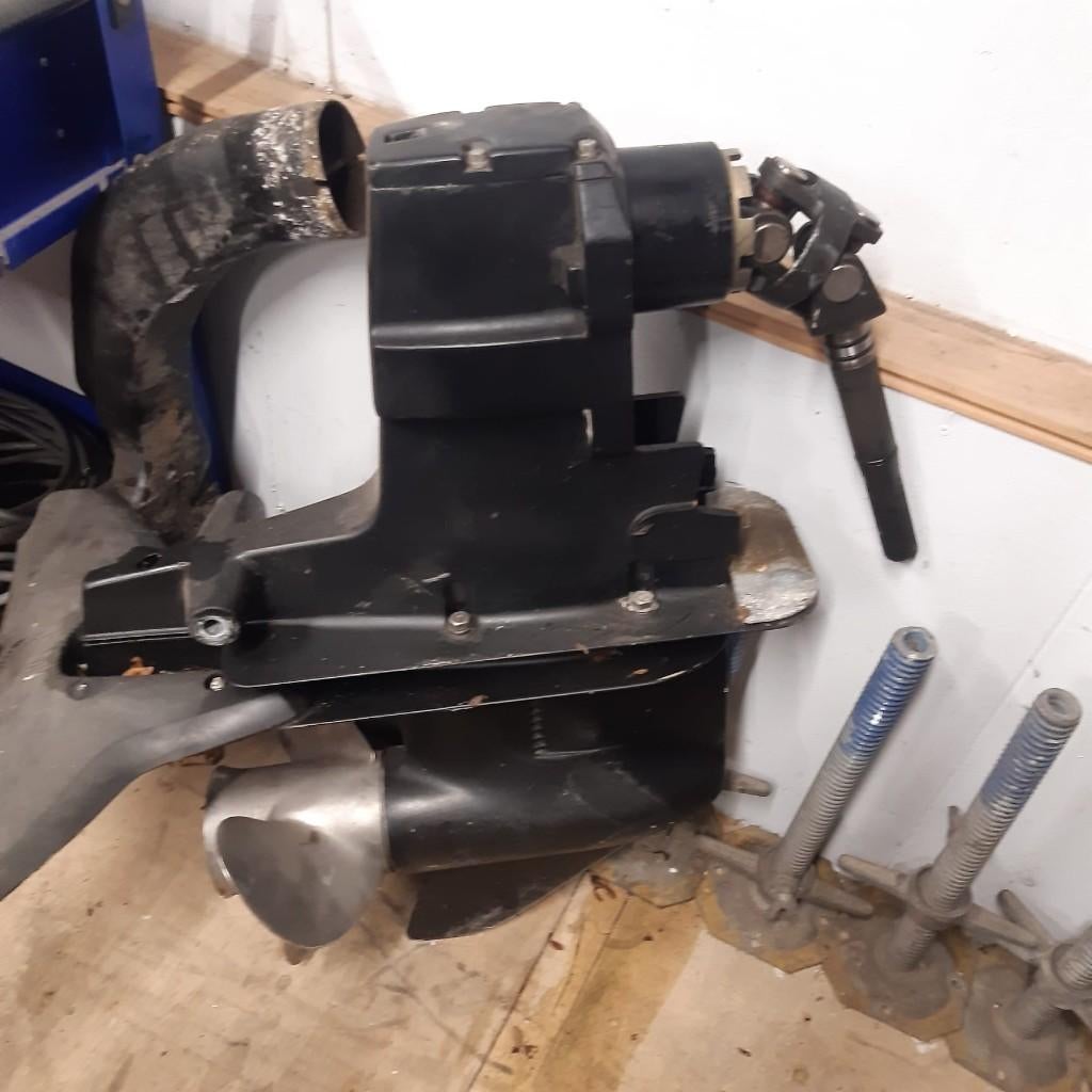 Mercruiser staartstuk, Watersport en Boten, Buiten- en Binnenboordmotoren, Ophalen, Zo goed als nieuw, Binnenboordmotor, Viertaktmotor