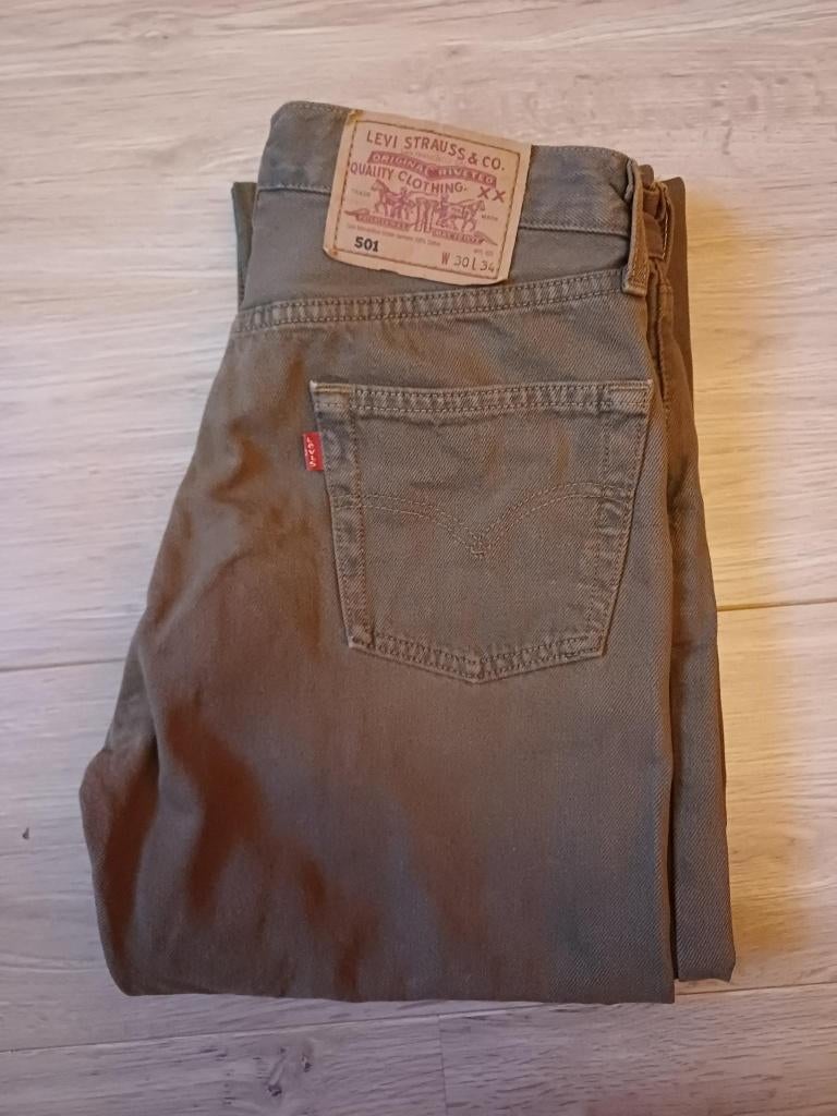 Levis 501 Kaki, Overige kleuren, W32 (confectie 46) of kleiner, Ophalen of Verzenden, Gedragen