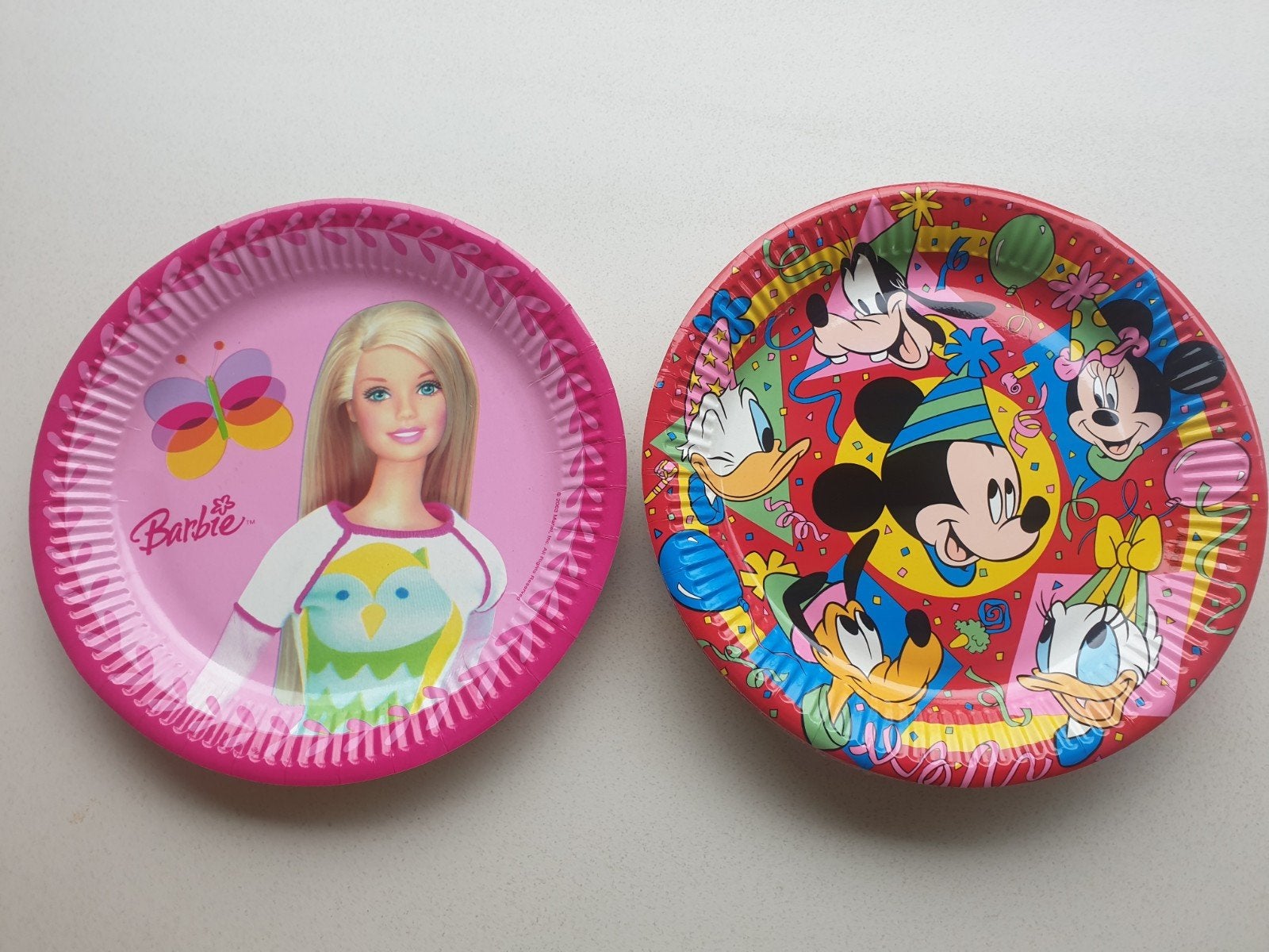 30 kartonnen borden Barbie en Mickey Mouse

22 Mickey Mouse, Ophalen of Verzenden, Bord(en)
