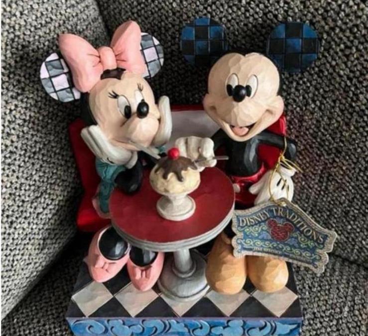 Disney traditions by jim shore mickey en minnie (handmade), Ophalen, Mickey Mouse, Zo goed als nieuw, Beeldje of Figuurtje