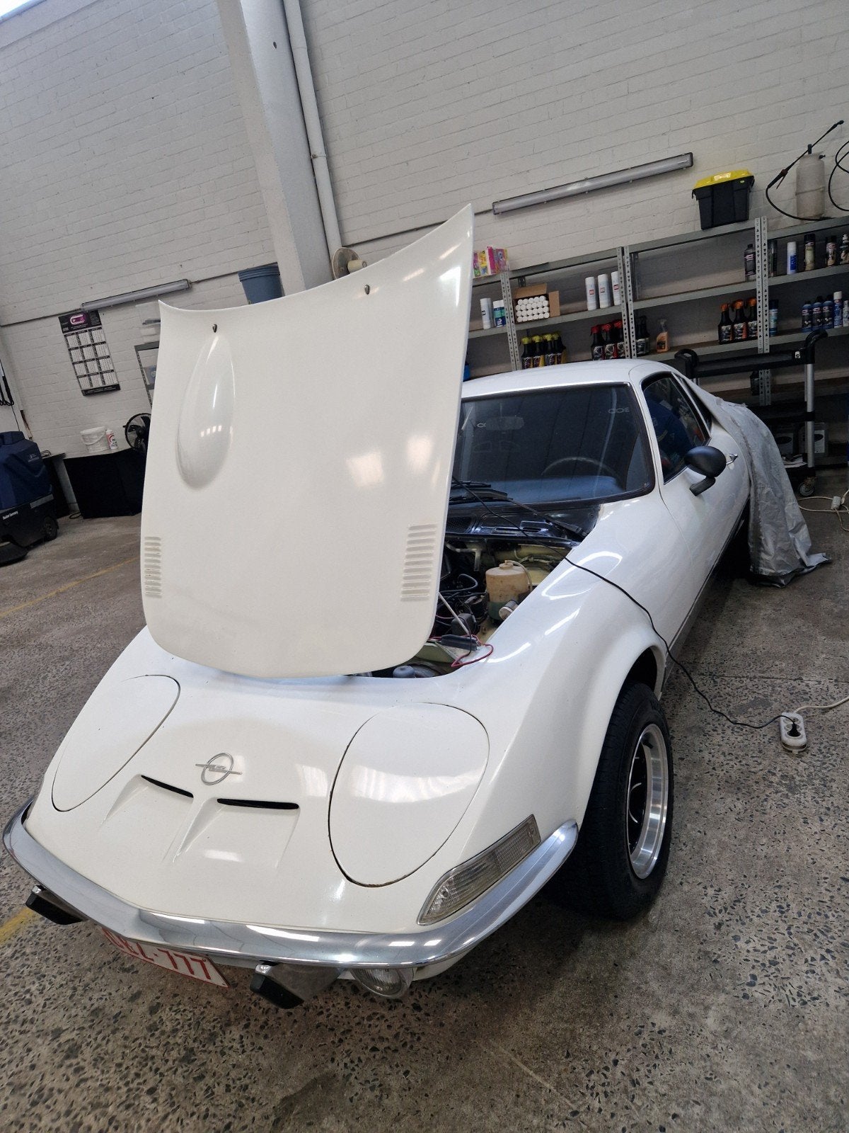 Opel GT 1.9 Automaat – Bouwjaar 1972 – Oldtimer, Auto's, Oldtimers, Automaat, 4 zetels, Zwart, Wit