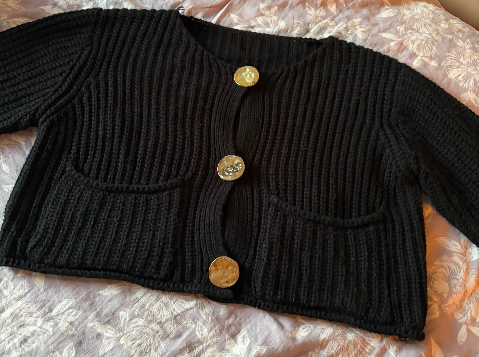 Zwart vestje met gouden knopen, Kleding | Dames, Truien en Vesten, Ophalen, Zo goed als nieuw, Maat 34 (XS) of kleiner, Zwart