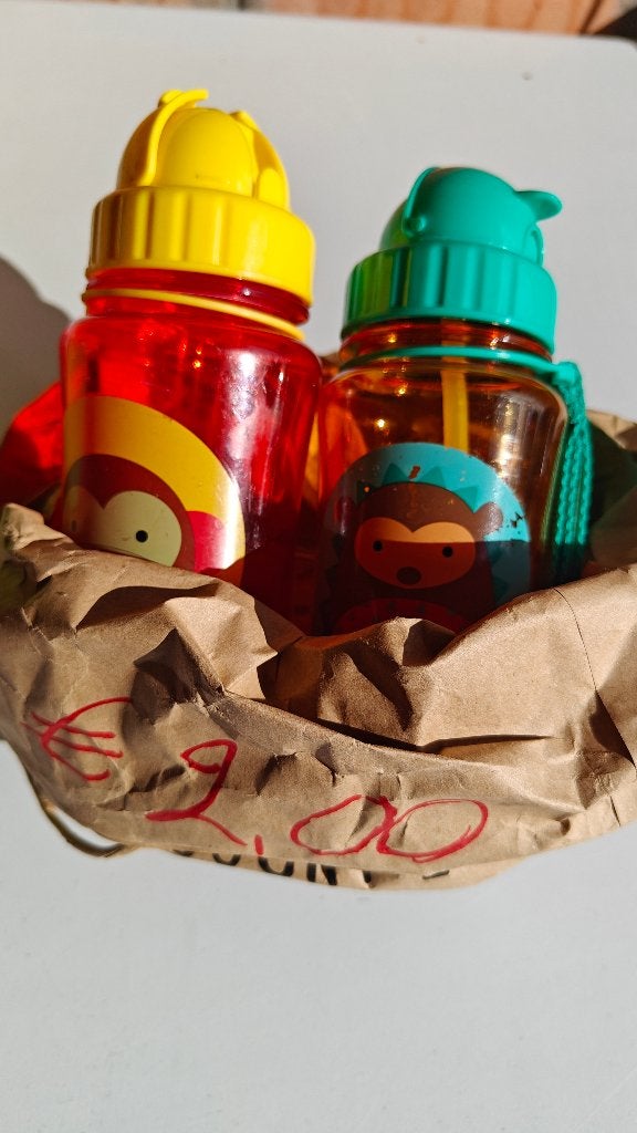Twee drinkflessen (jong kind) + nieuwe rietjes, Ophalen, Gebruikt