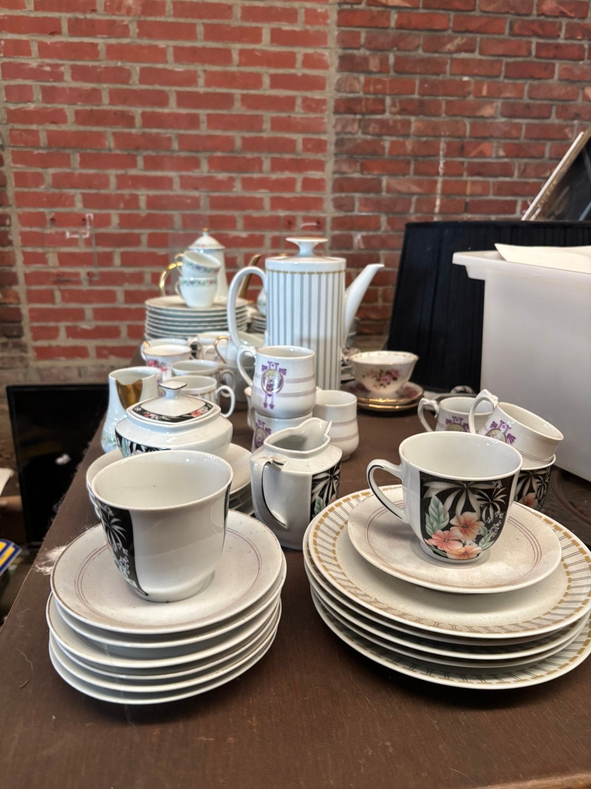 Verzameling soorten antiek servies, Ophalen