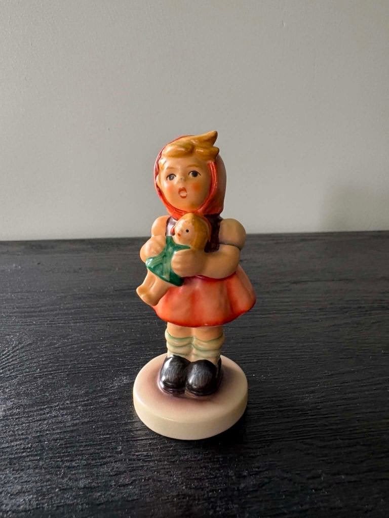 Hummel Goebel fille avec poupée, Collections, Enlèvement ou Envoi, Comme neuf, Hummel