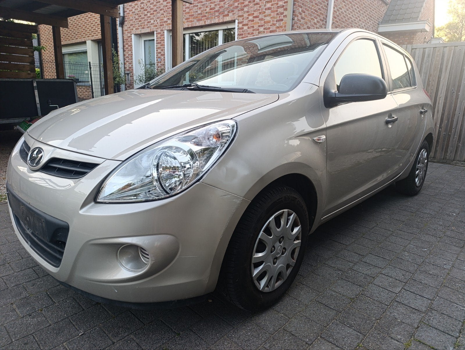 Hyundai i20 benzine gekeurd 86.000km, Handgeschakeld, Particulier, Stadsauto, I20