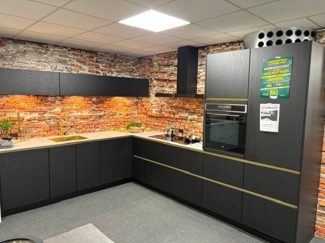 Industriële Zwarte Hoekkeuken | Showroomkeuken | Apparatuur, Ophalen, Overige materialen, Zwart, Hoekkeuken